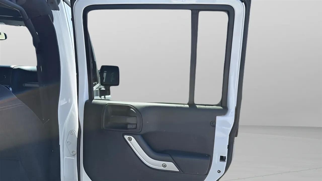 Jeep Wrangler Unlimited 4WD 4dr Sahara 2014