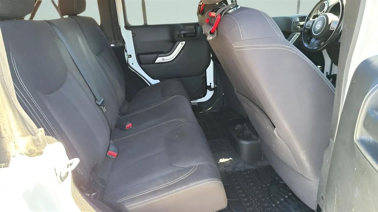 Jeep Wrangler Unlimited 4WD 4dr Sahara 2014