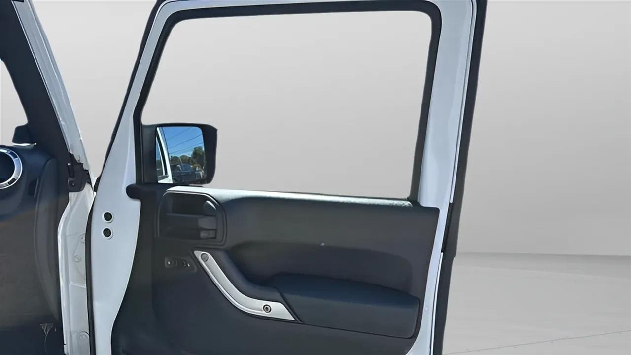 Jeep Wrangler Unlimited 4WD 4dr Sahara 2014