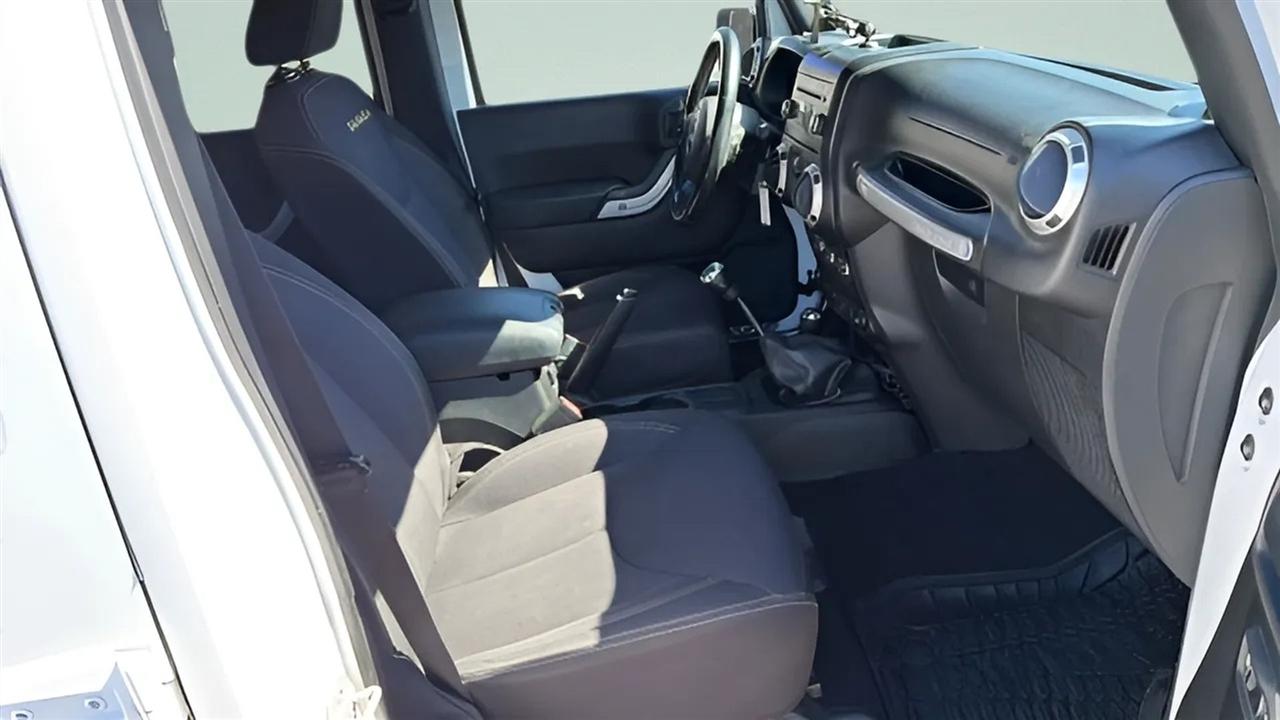 Jeep Wrangler Unlimited 4WD 4dr Sahara 2014