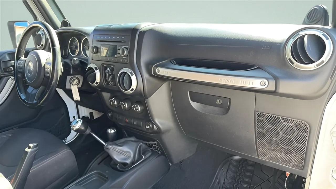 Jeep Wrangler Unlimited 4WD 4dr Sahara 2014