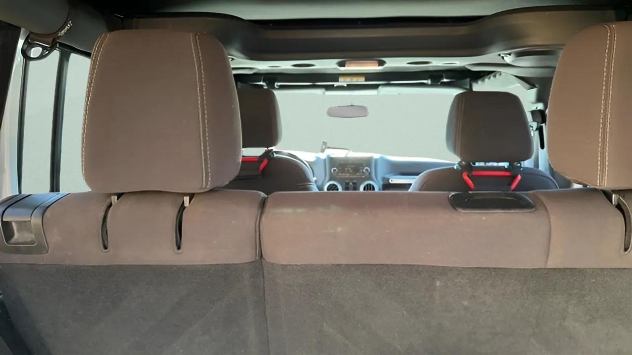 Jeep Wrangler Unlimited 4WD 4dr Sahara 2014