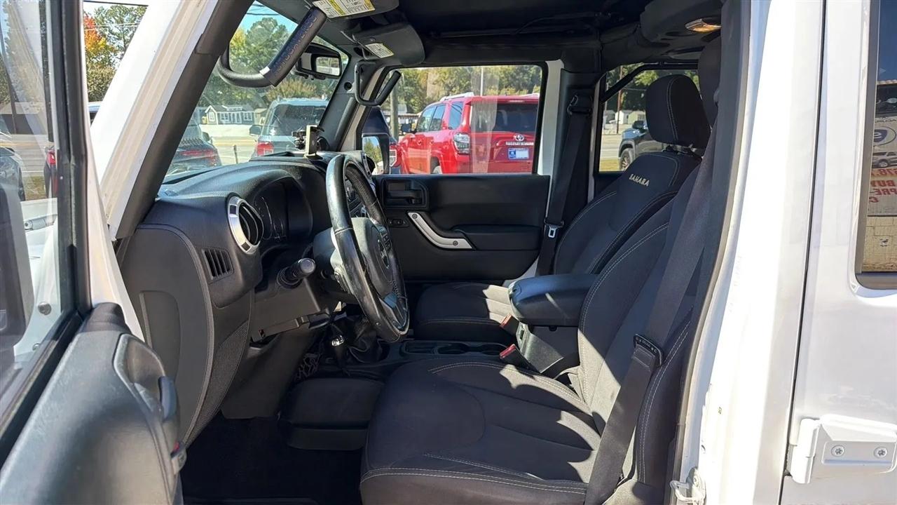 Jeep Wrangler Unlimited 4WD 4dr Sahara 2014