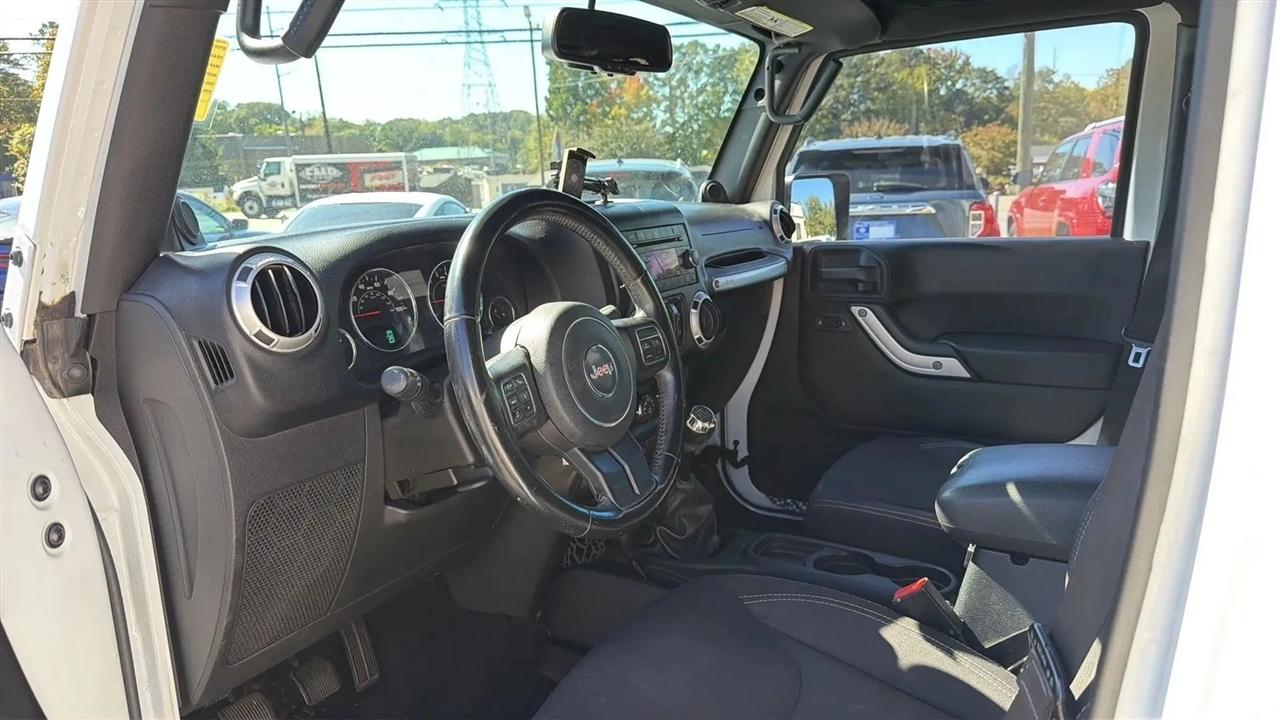 Jeep Wrangler Unlimited 4WD 4dr Sahara 2014