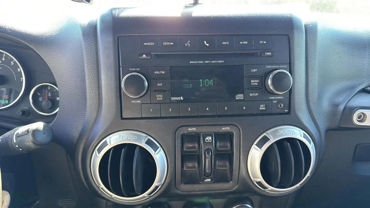 Jeep Wrangler Unlimited 4WD 4dr Sahara 2014