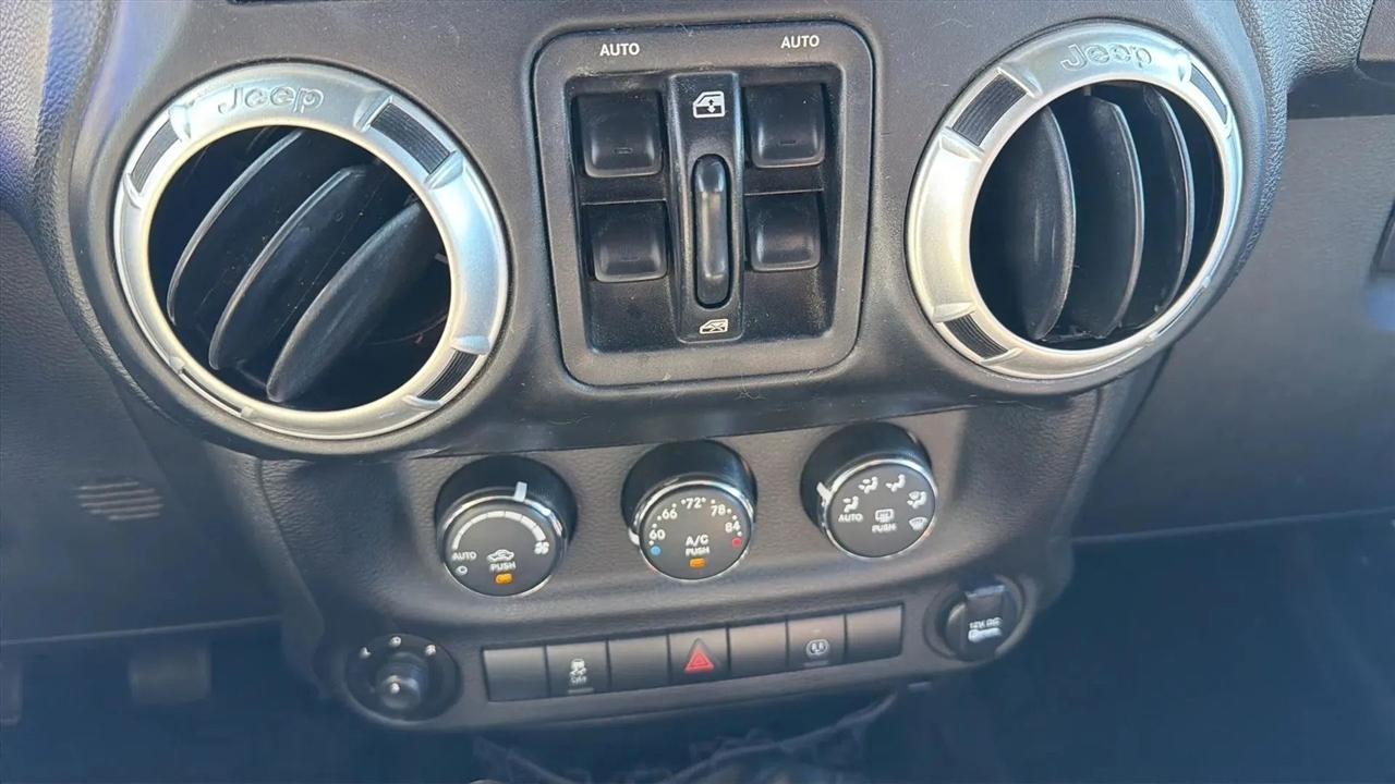 Jeep Wrangler Unlimited 4WD 4dr Sahara 2014