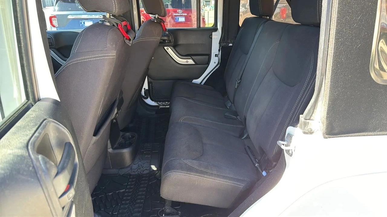 Jeep Wrangler Unlimited 4WD 4dr Sahara 2014