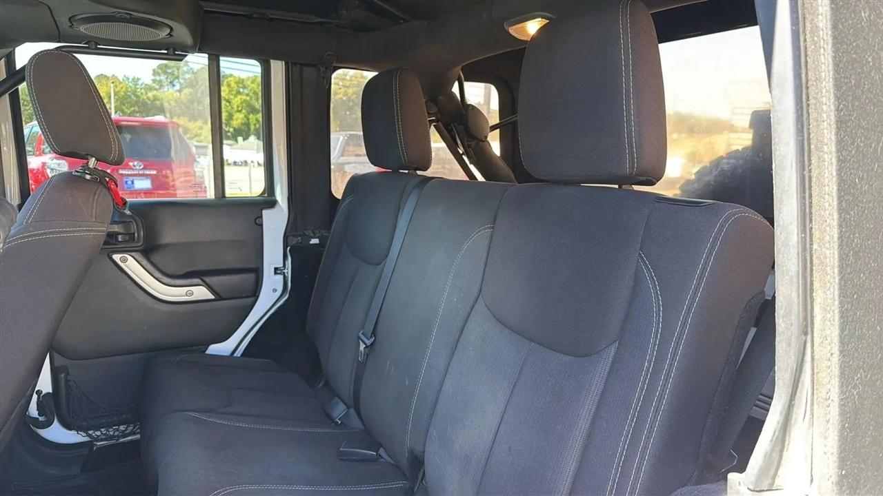 Jeep Wrangler Unlimited 4WD 4dr Sahara 2014