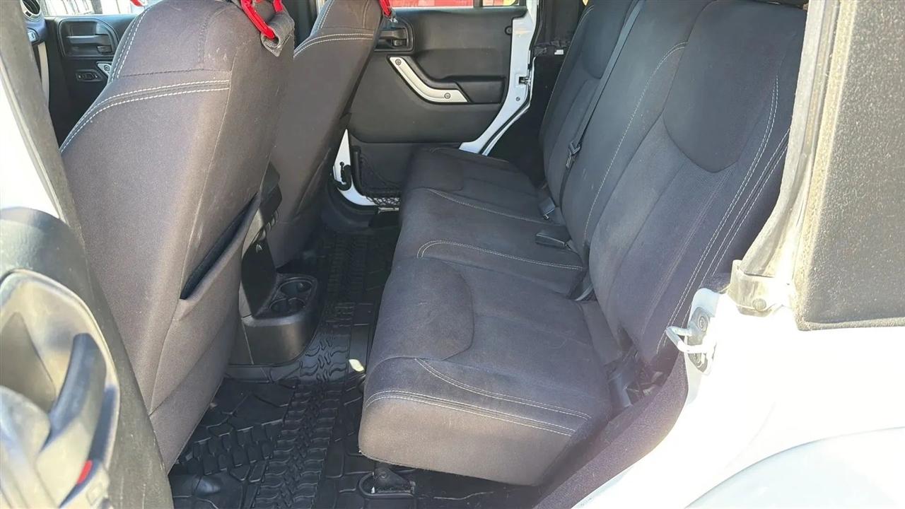 Jeep Wrangler Unlimited 4WD 4dr Sahara 2014