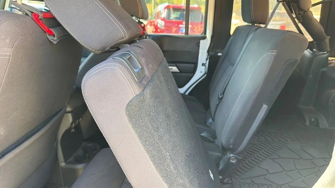 Jeep Wrangler Unlimited 4WD 4dr Sahara 2014