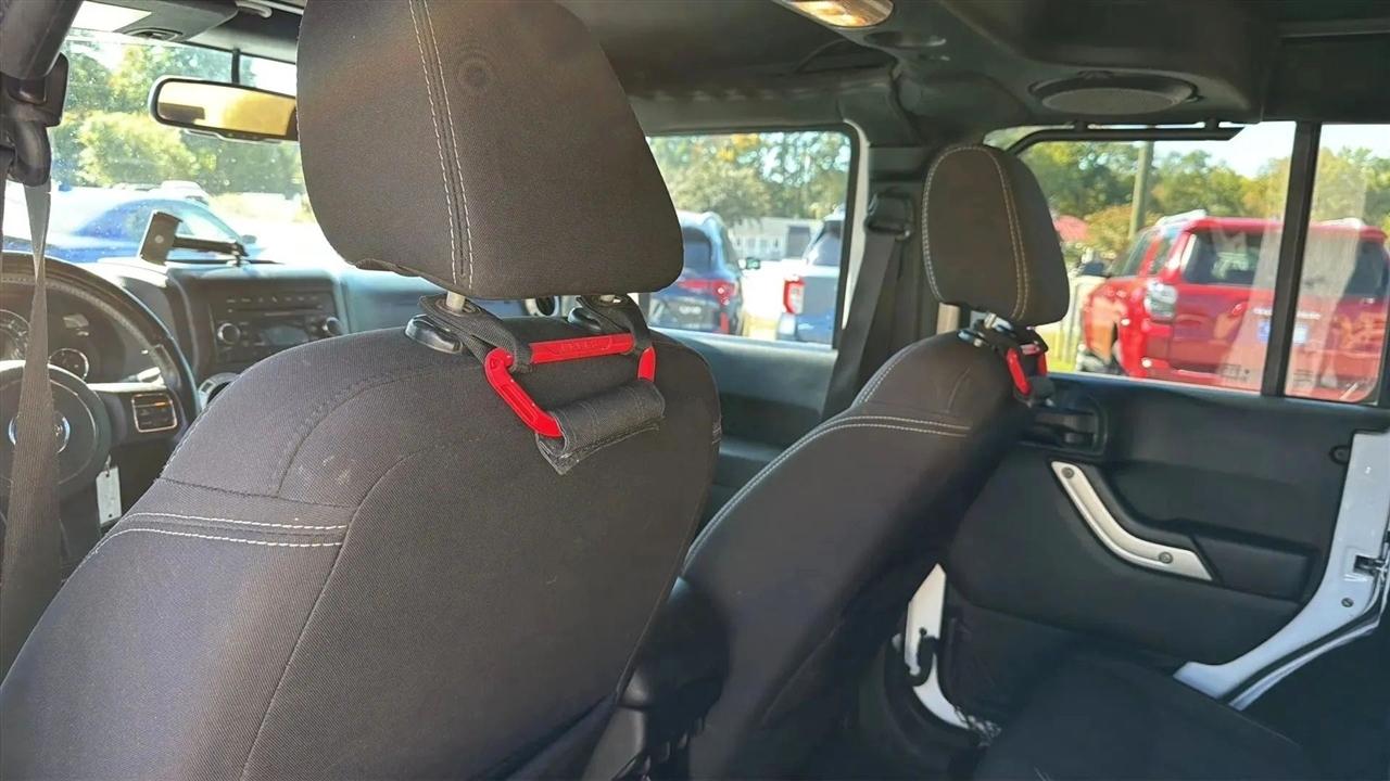 Jeep Wrangler Unlimited 4WD 4dr Sahara 2014