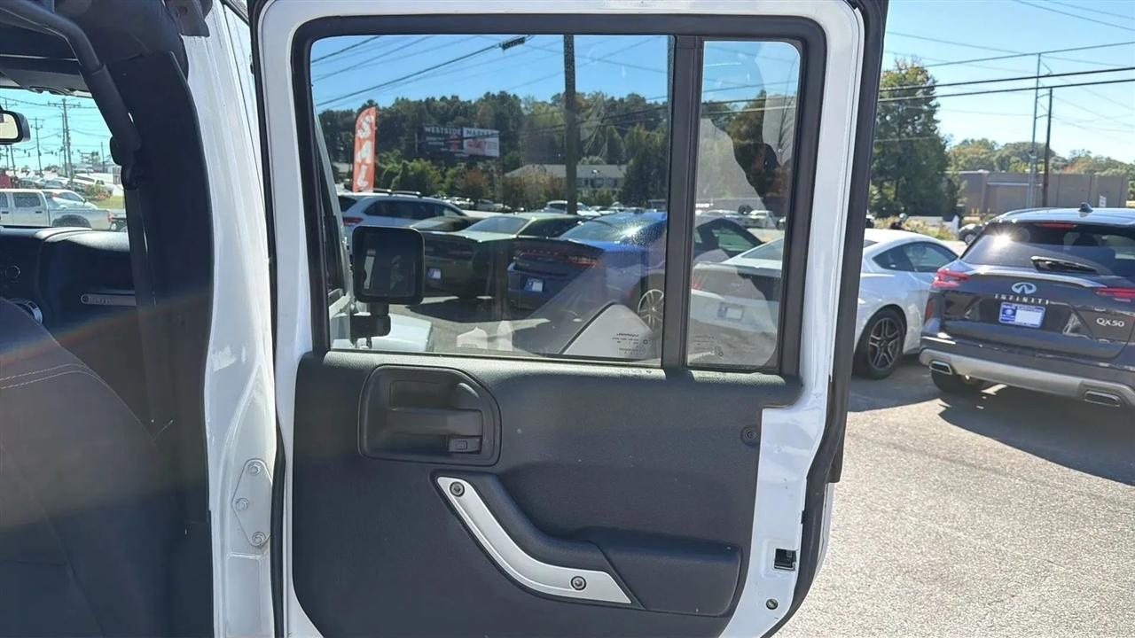 Jeep Wrangler Unlimited 4WD 4dr Sahara 2014