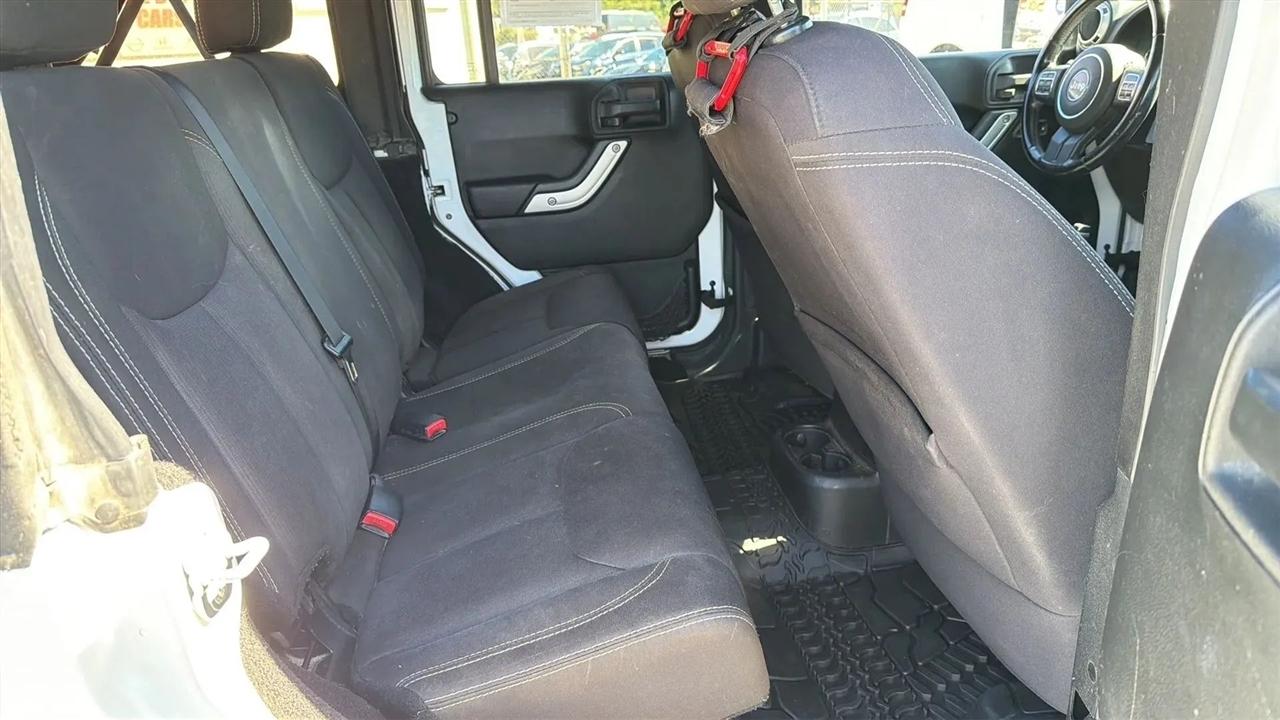 Jeep Wrangler Unlimited 4WD 4dr Sahara 2014