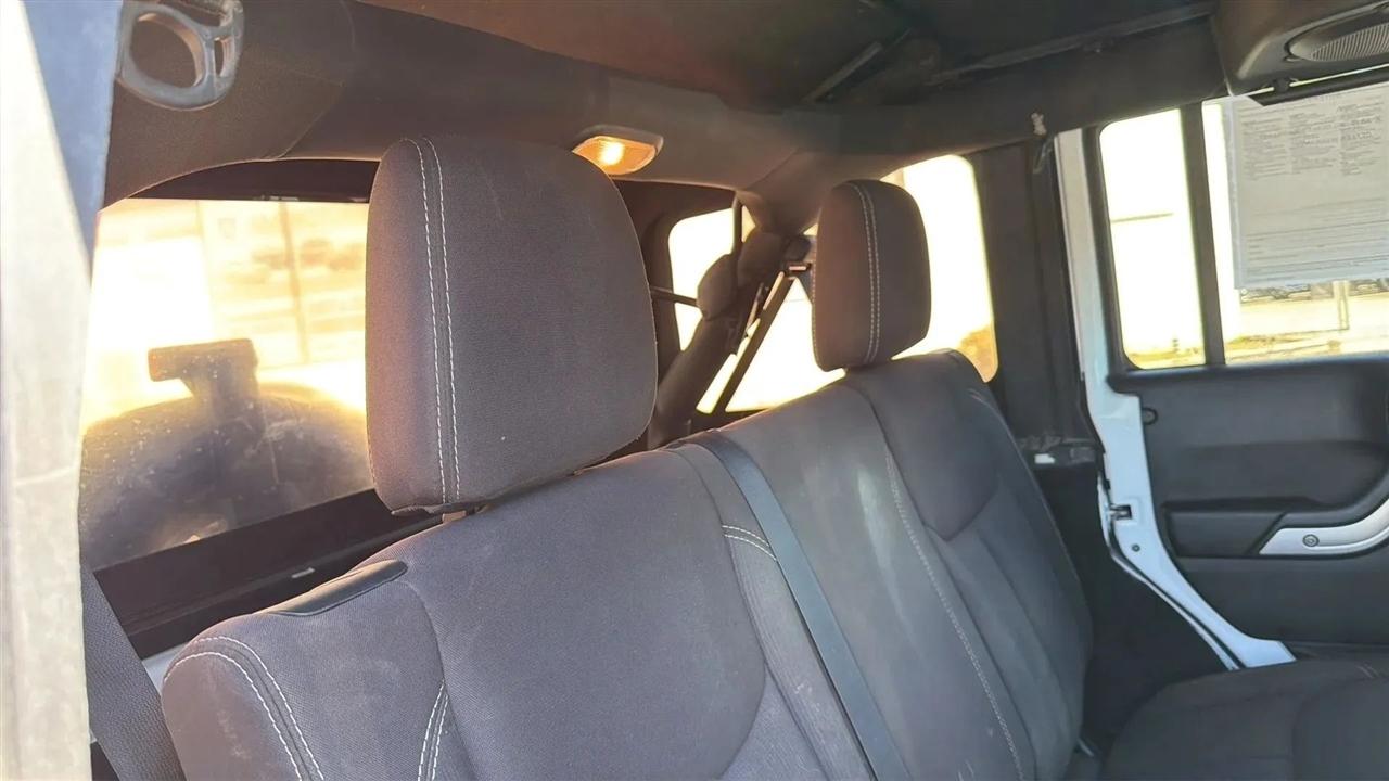 Jeep Wrangler Unlimited 4WD 4dr Sahara 2014