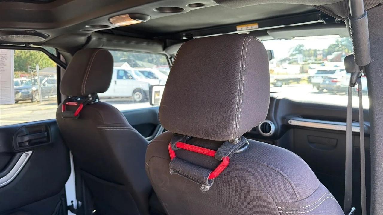 Jeep Wrangler Unlimited 4WD 4dr Sahara 2014