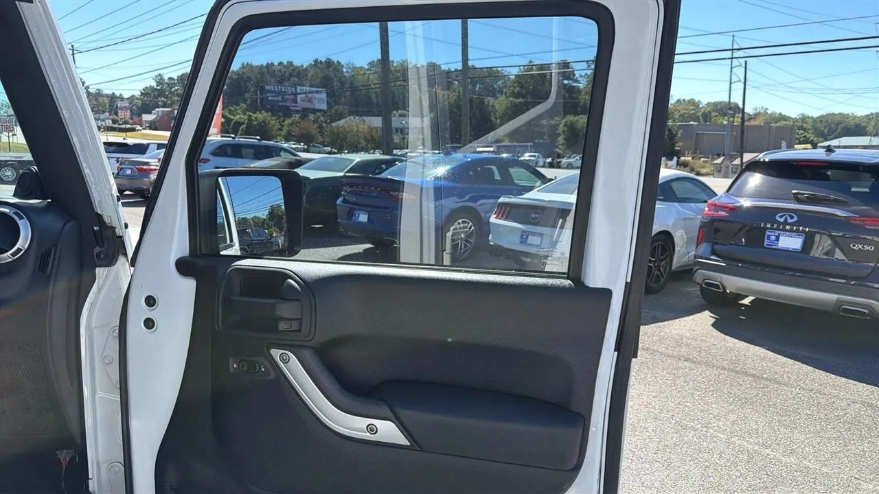 Jeep Wrangler Unlimited 4WD 4dr Sahara 2014