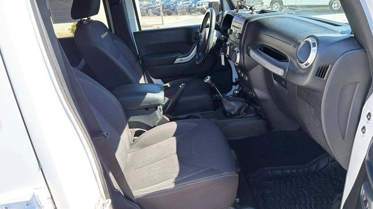 Jeep Wrangler Unlimited 4WD 4dr Sahara 2014