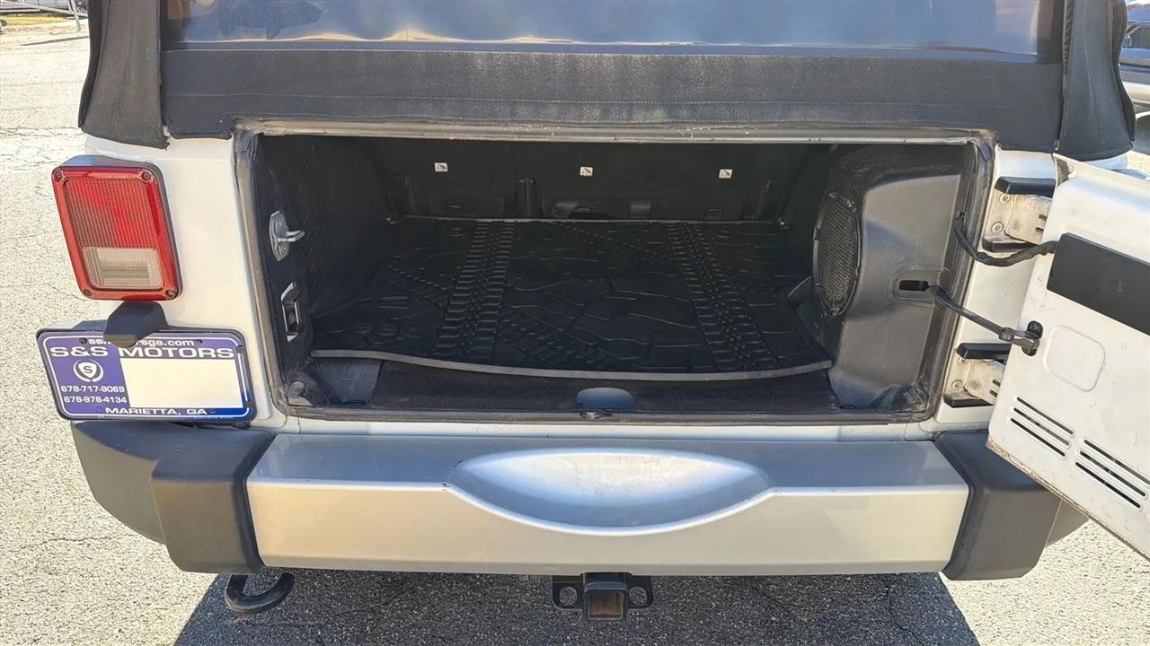 Jeep Wrangler Unlimited 4WD 4dr Sahara 2014