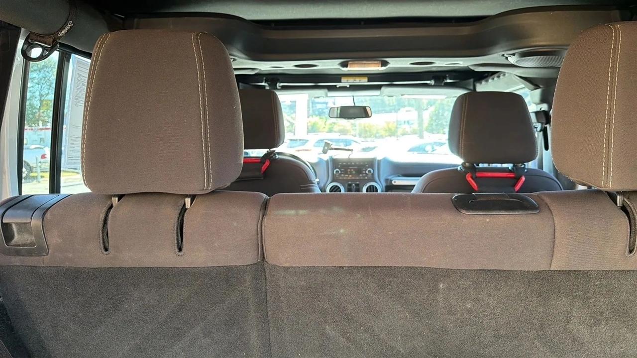 Jeep Wrangler Unlimited 4WD 4dr Sahara 2014