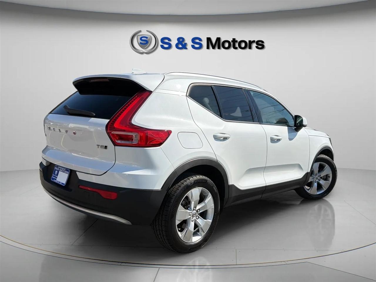 Volvo XC40 T5 AWD Momentum 2022