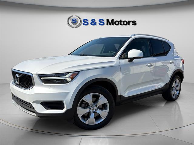 White 2022 Volvo XC40 SUV / Crossover All-Wheel Drive 8-Speed Automatic