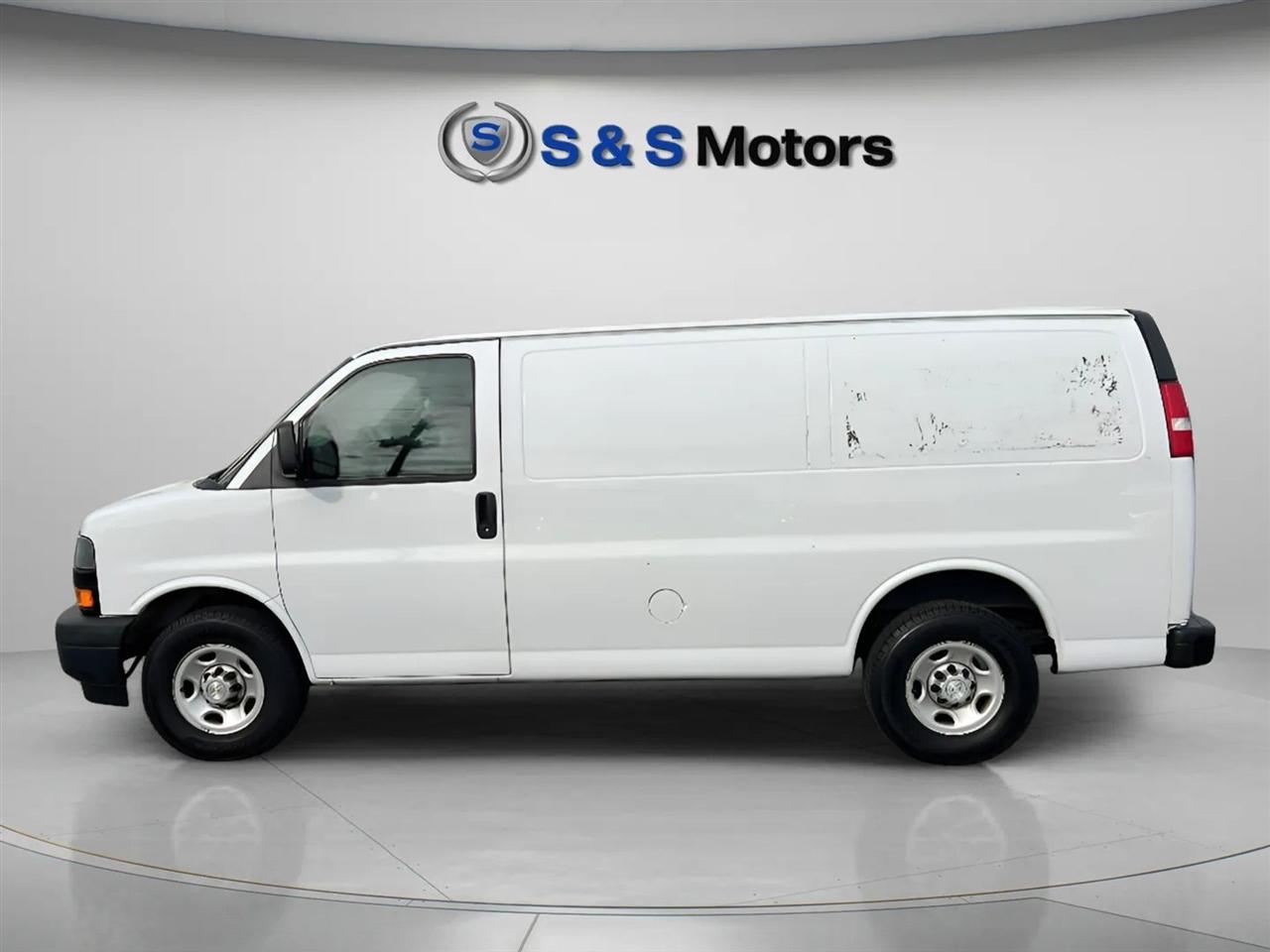 Chevrolet Express Cargo Van RWD 2500 135" 2018