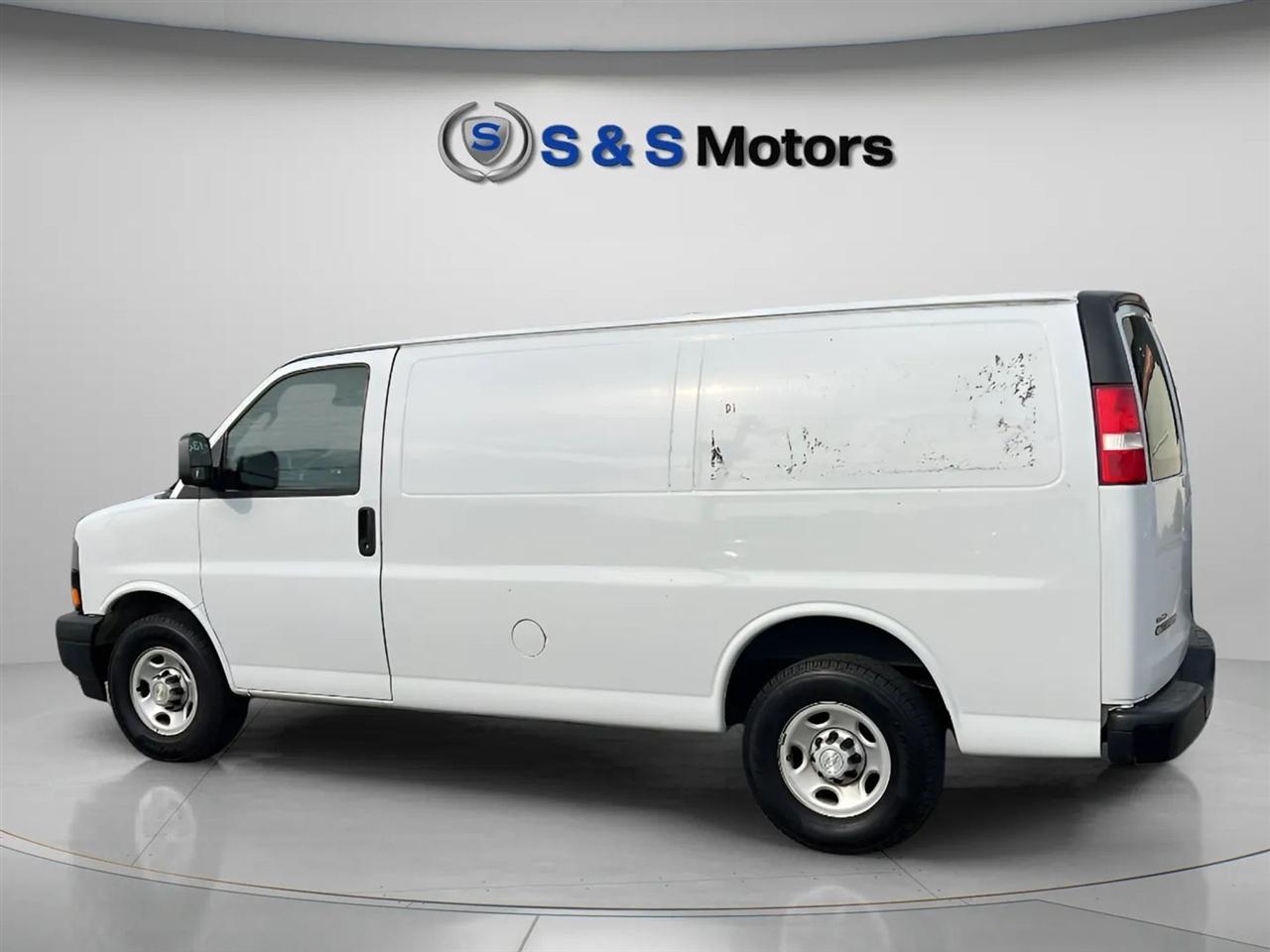 Chevrolet Express Cargo Van RWD 2500 135" 2018
