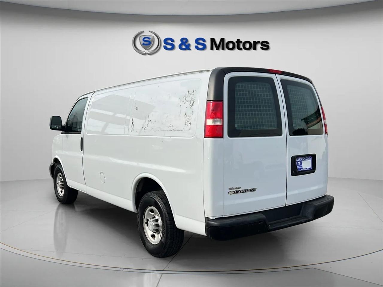 Chevrolet Express Cargo Van RWD 2500 135" 2018