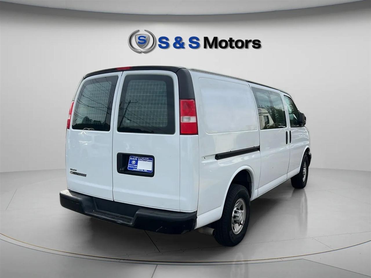 Chevrolet Express Cargo Van RWD 2500 135" 2018