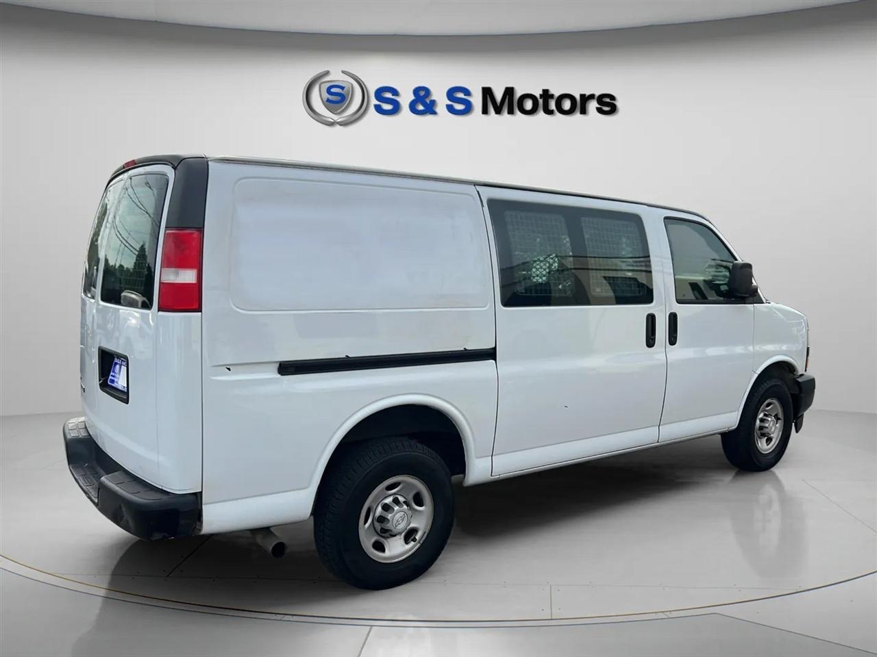 Chevrolet Express Cargo Van RWD 2500 135" 2018
