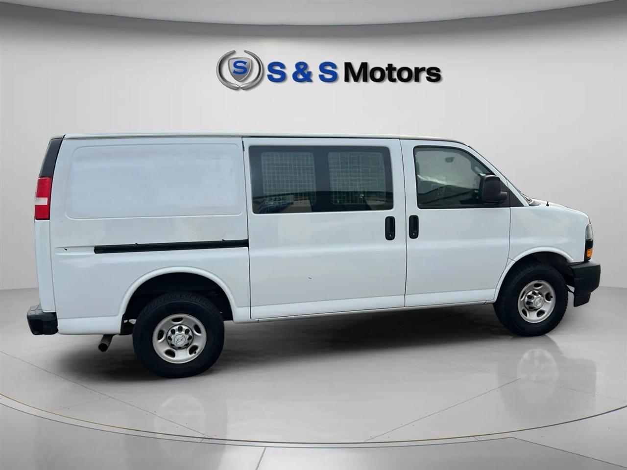 Chevrolet Express Cargo Van RWD 2500 135" 2018