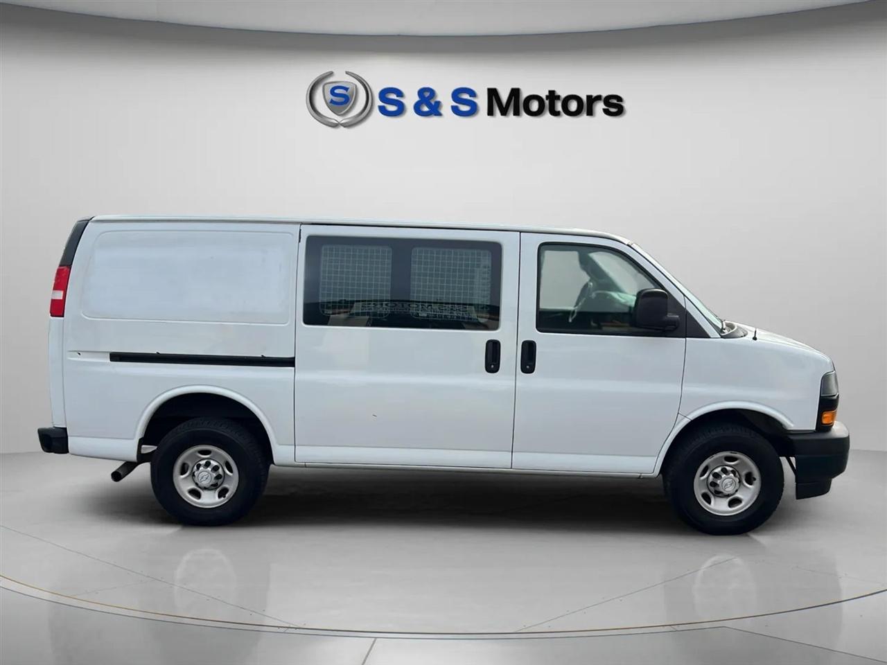 Chevrolet Express Cargo Van RWD 2500 135" 2018