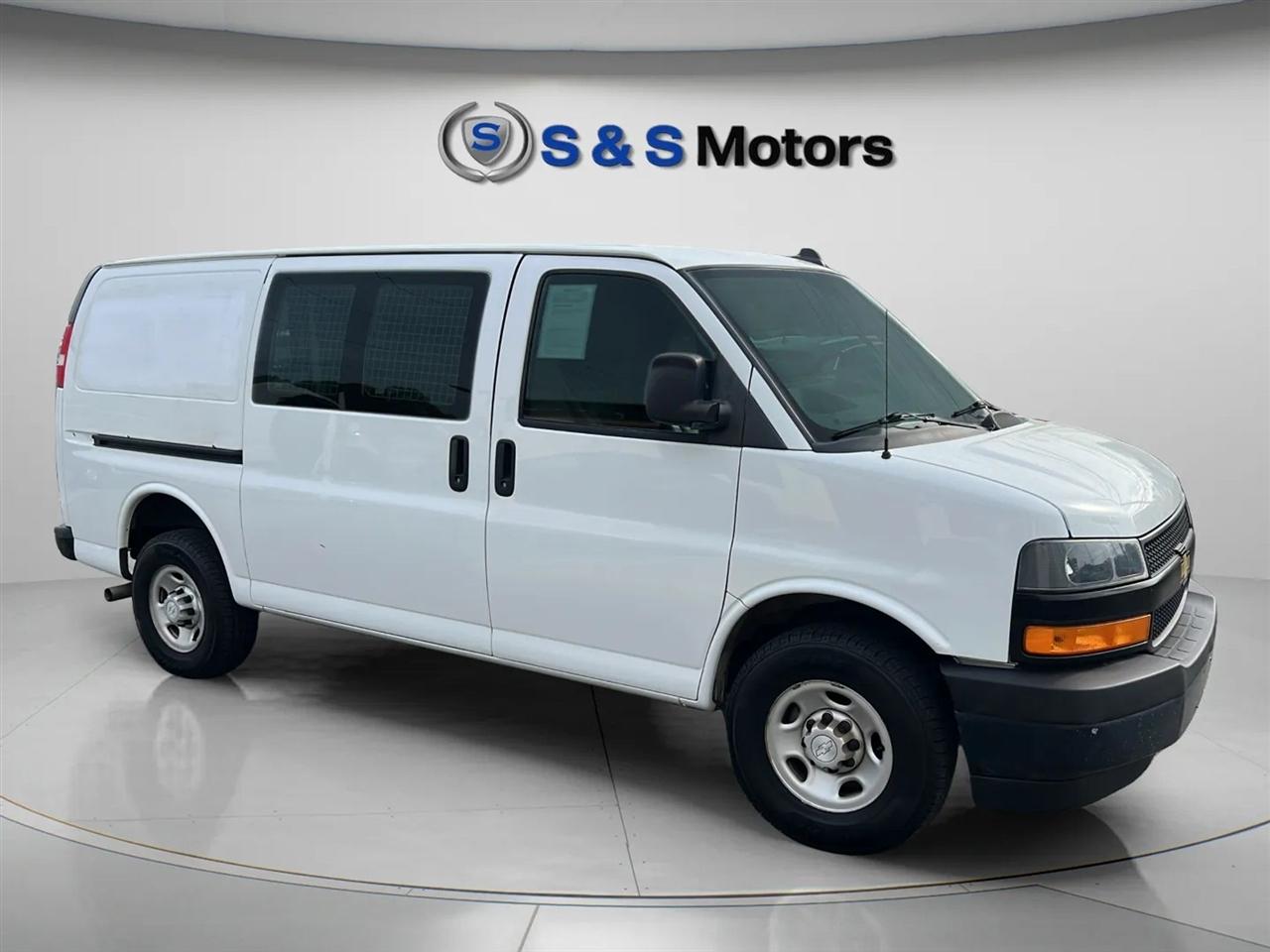 Chevrolet Express Cargo Van RWD 2500 135" 2018