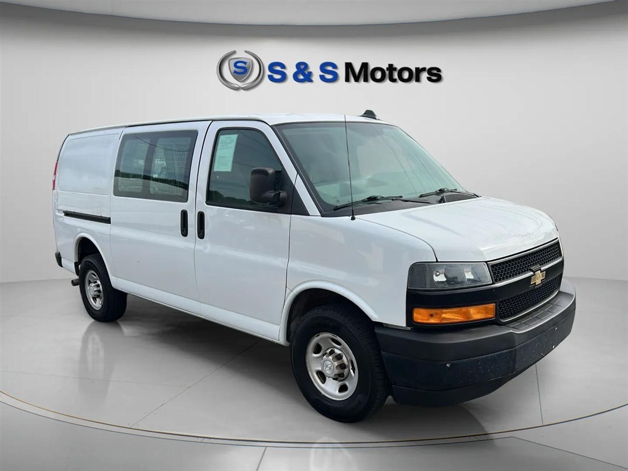 Chevrolet Express Cargo Van RWD 2500 135" 2018
