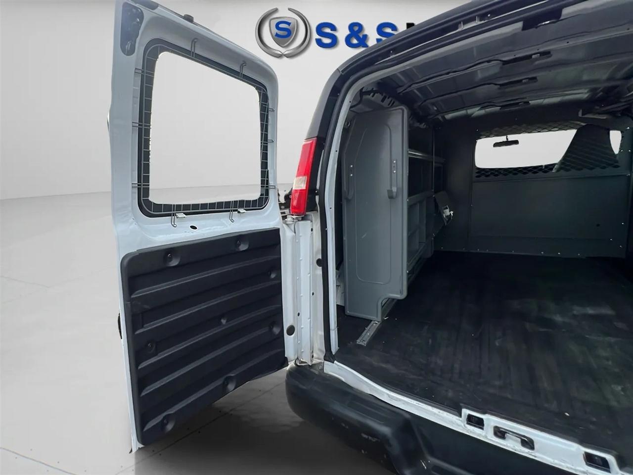 Chevrolet Express Cargo Van RWD 2500 135" 2018