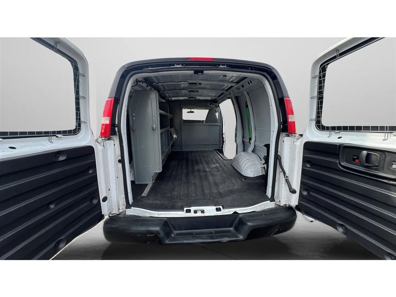 Chevrolet Express Cargo Van RWD 2500 135" 2018