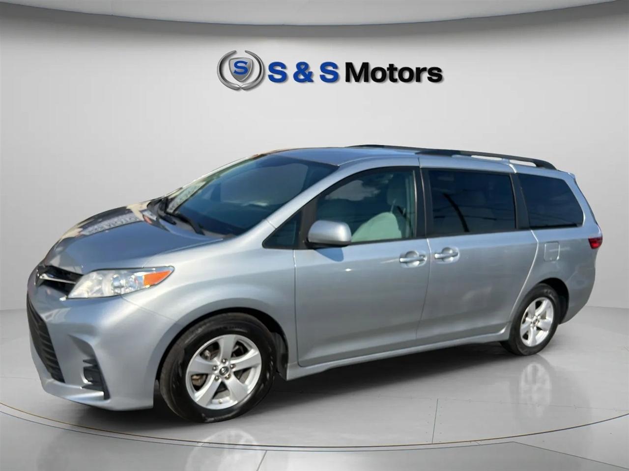 Toyota Sienna LE FWD 8-Passenger (Natl) 2019