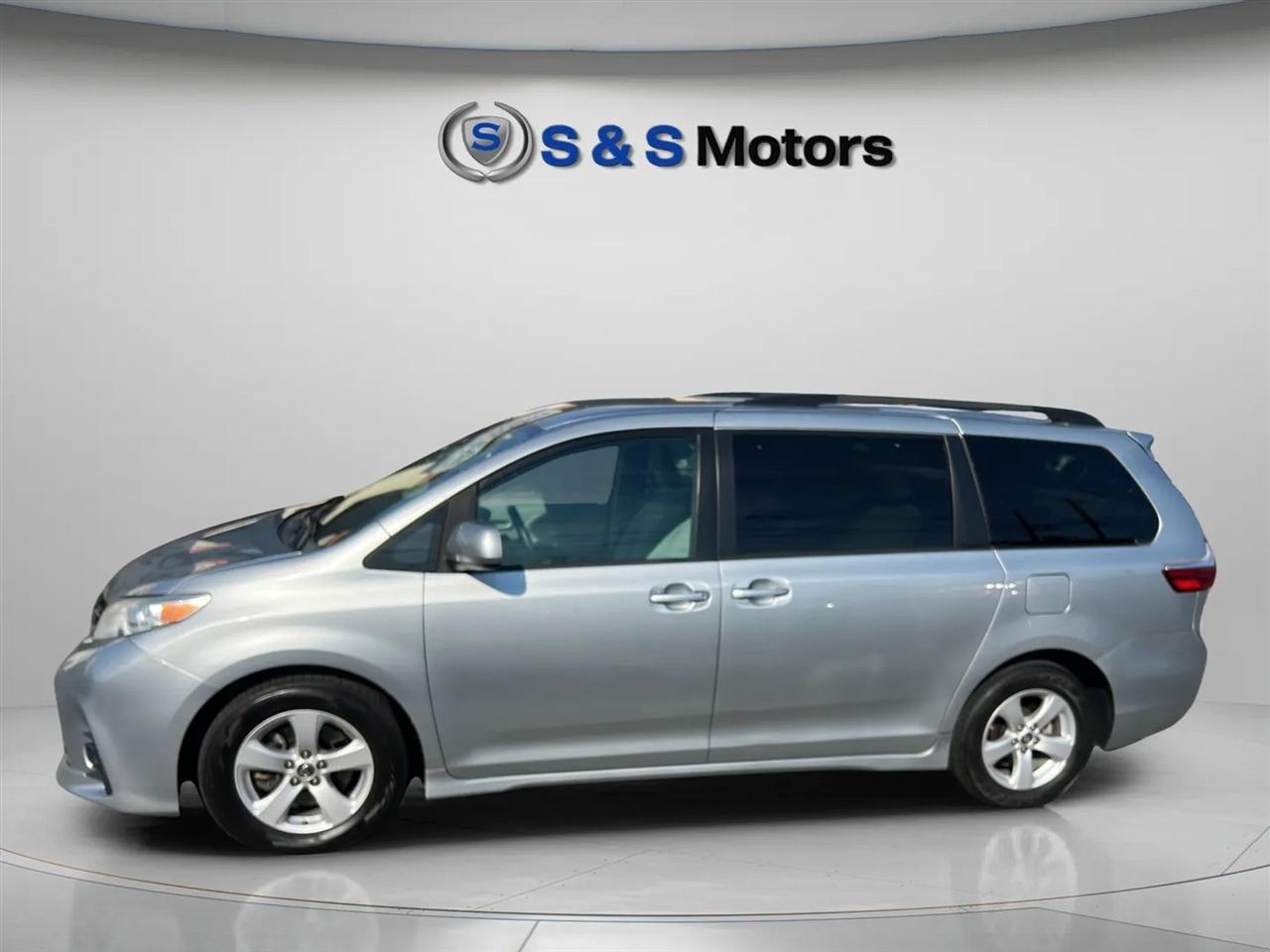 Toyota Sienna LE FWD 8-Passenger (Natl) 2019