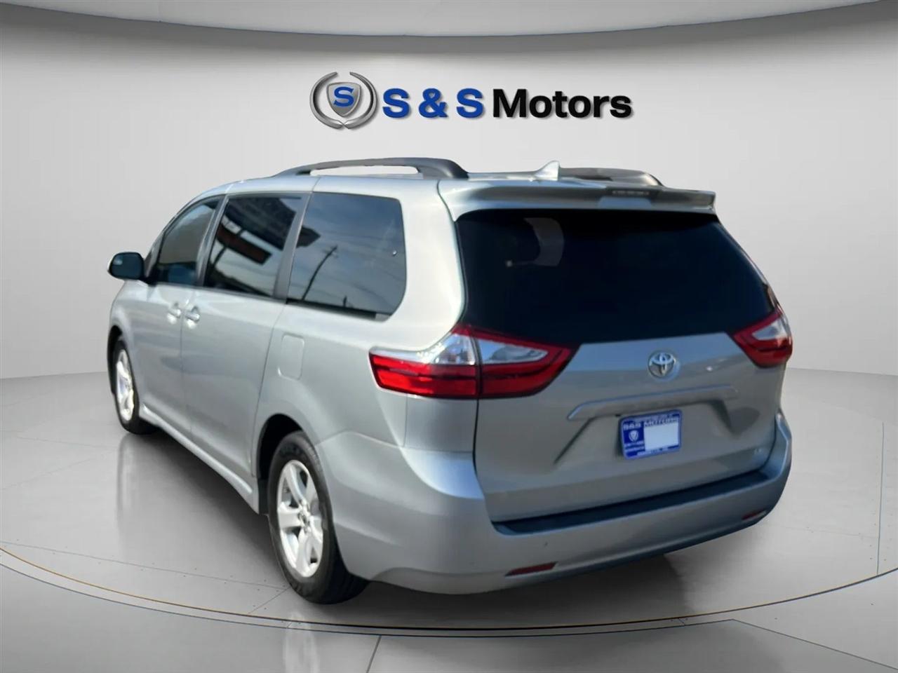 Toyota Sienna LE FWD 8-Passenger (Natl) 2019
