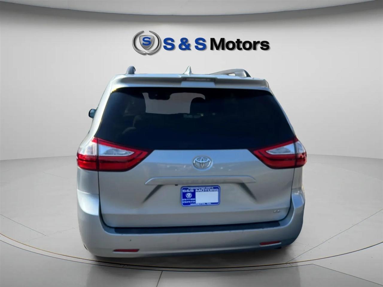 Toyota Sienna LE FWD 8-Passenger (Natl) 2019