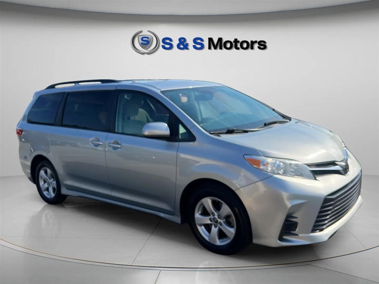 Toyota Sienna LE FWD 8-Passenger (Natl) 2019