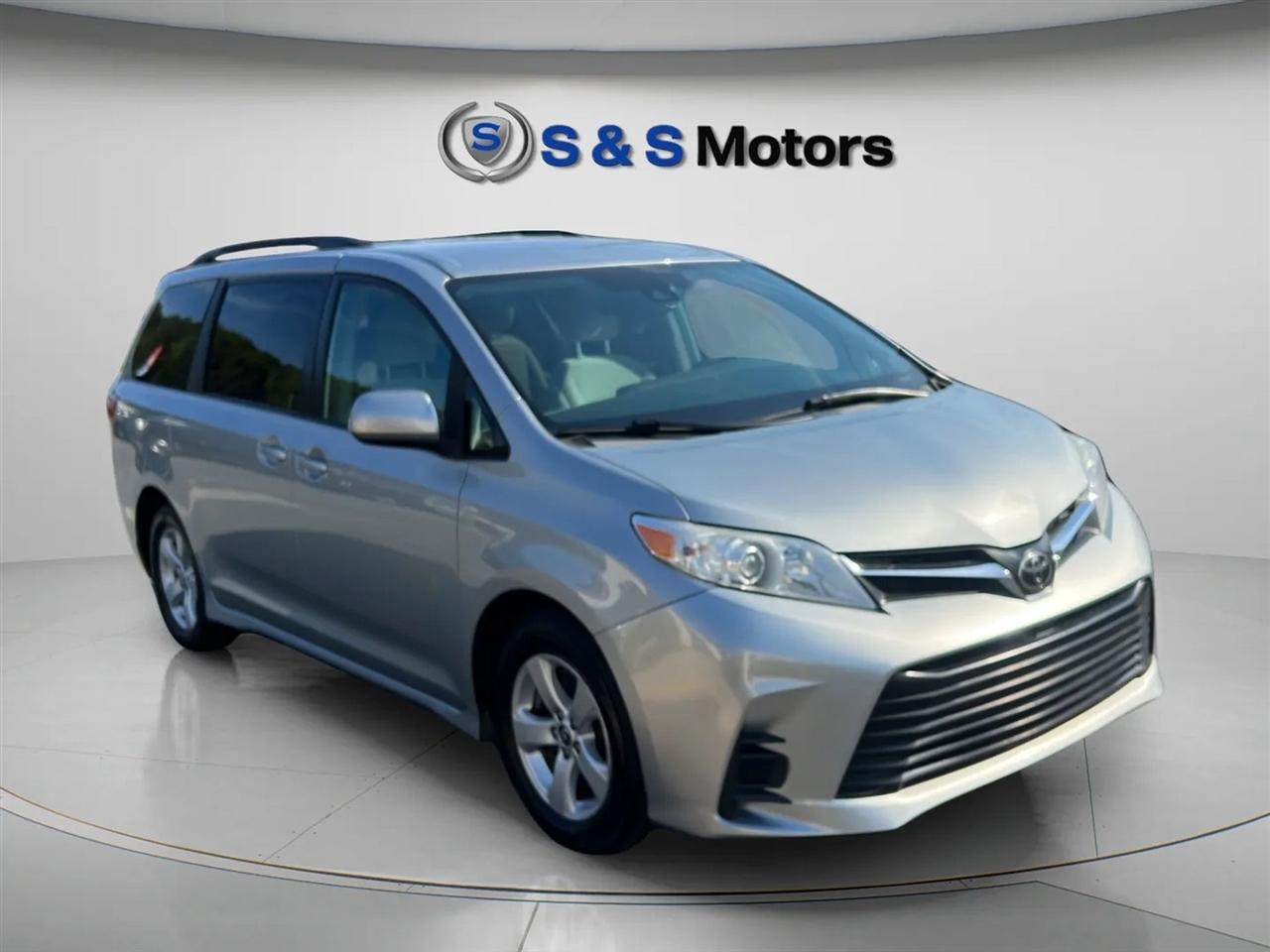 Toyota Sienna LE FWD 8-Passenger (Natl) 2019