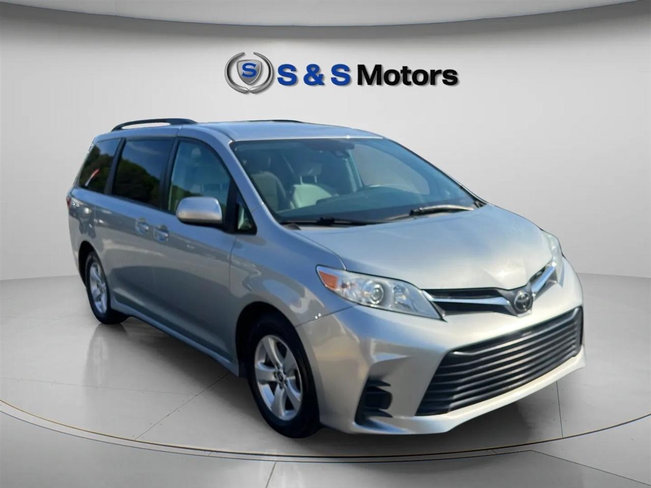 Toyota Sienna LE FWD 8-Passenger (Natl) 2019