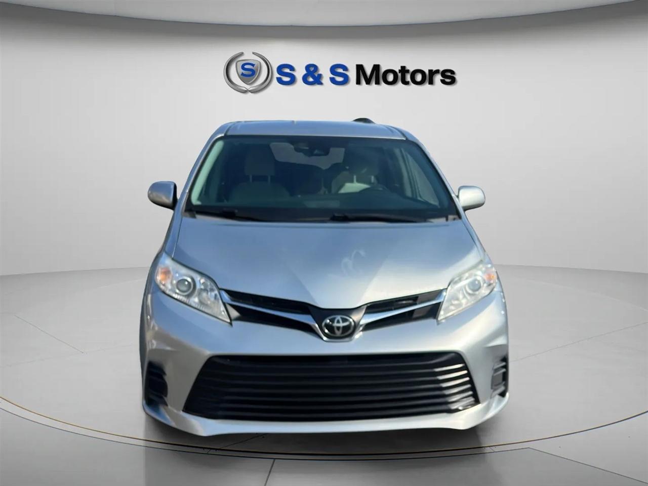 Toyota Sienna LE FWD 8-Passenger (Natl) 2019