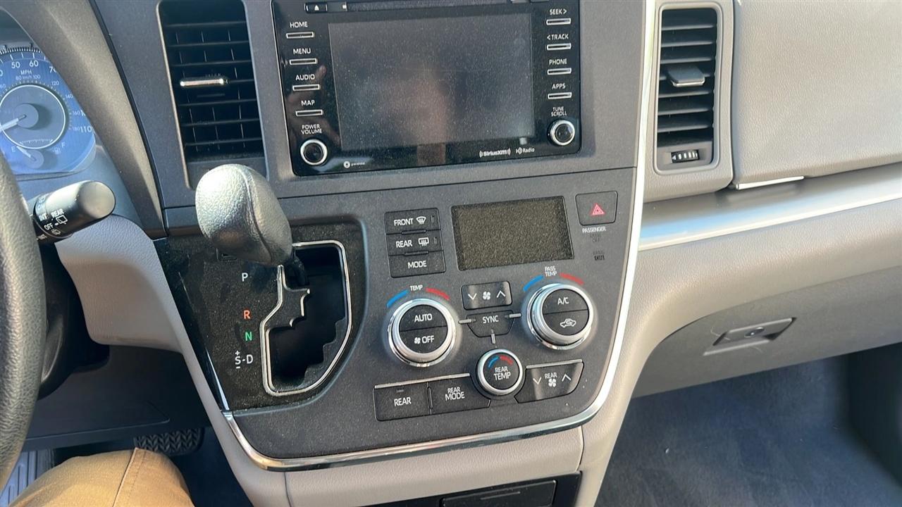 Toyota Sienna LE FWD 8-Passenger (Natl) 2019
