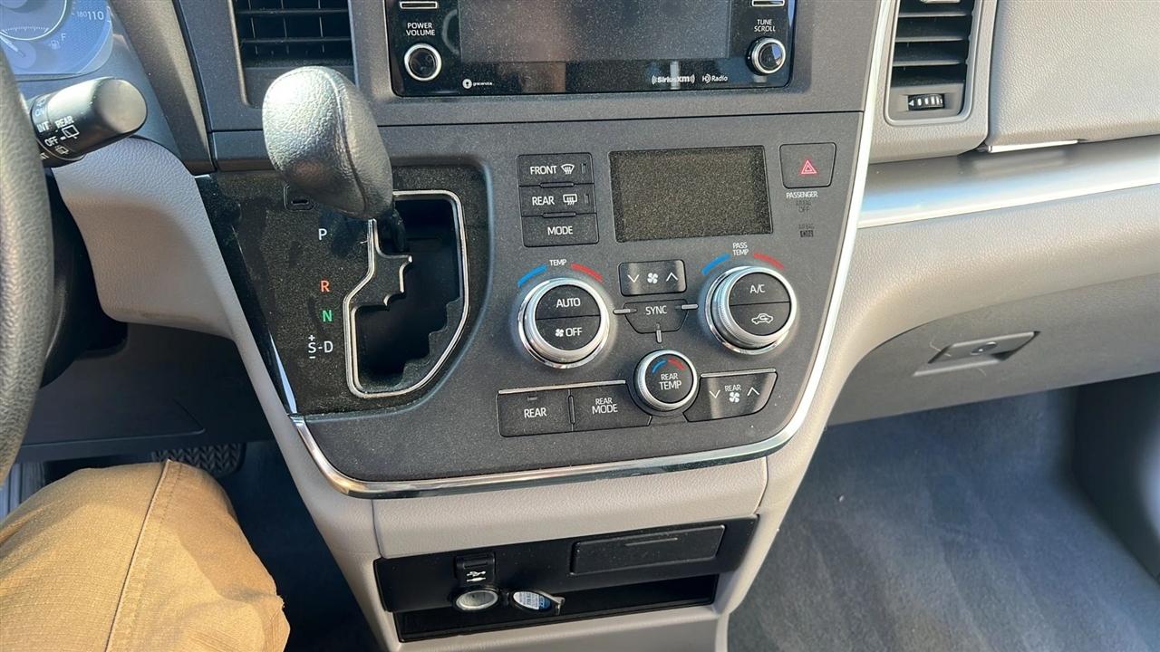 Toyota Sienna LE FWD 8-Passenger (Natl) 2019