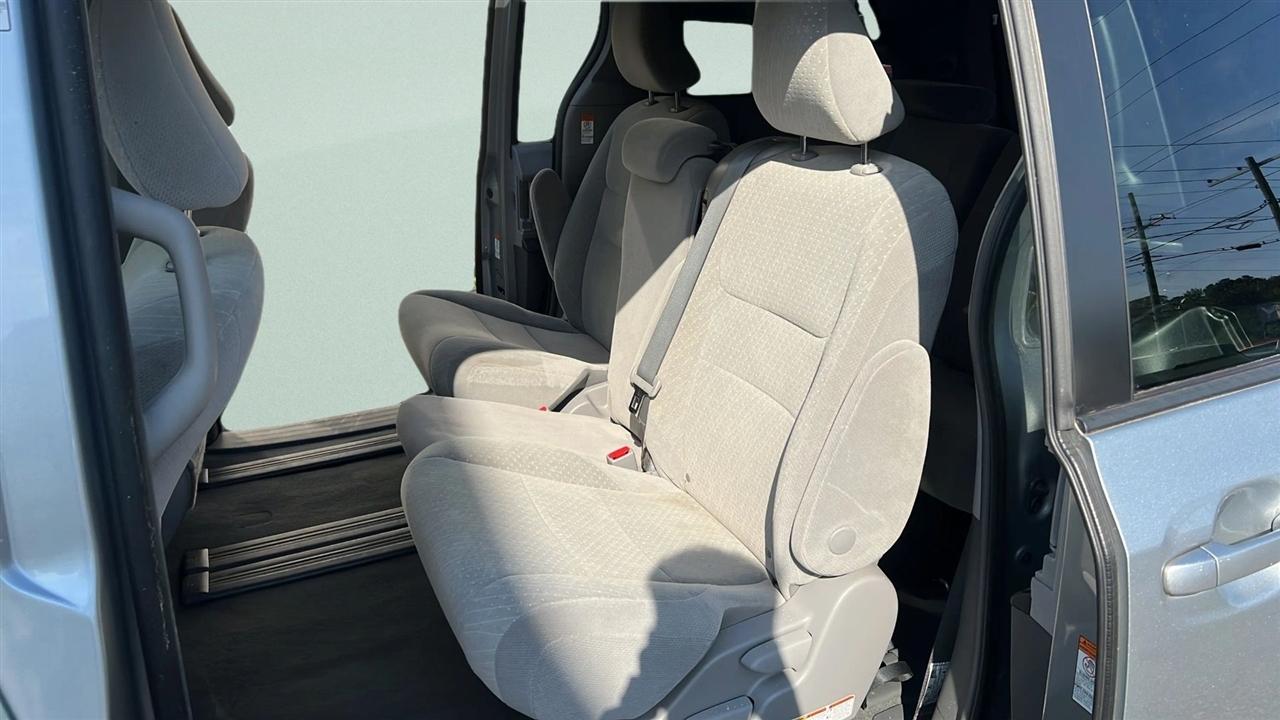 Toyota Sienna LE FWD 8-Passenger (Natl) 2019