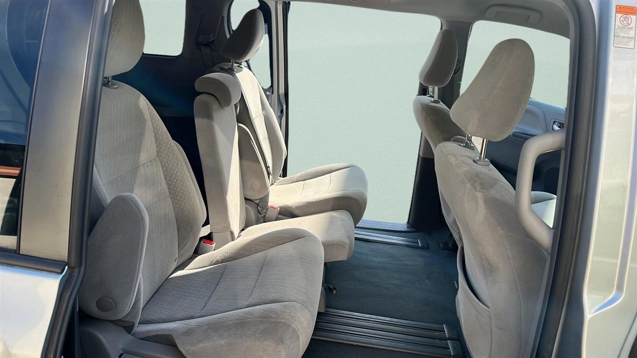 Toyota Sienna LE FWD 8-Passenger (Natl) 2019