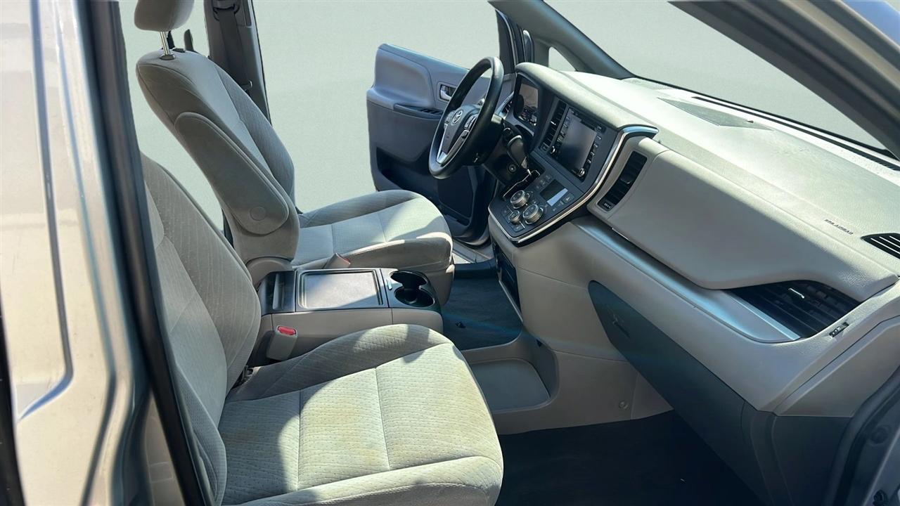 Toyota Sienna LE FWD 8-Passenger (Natl) 2019