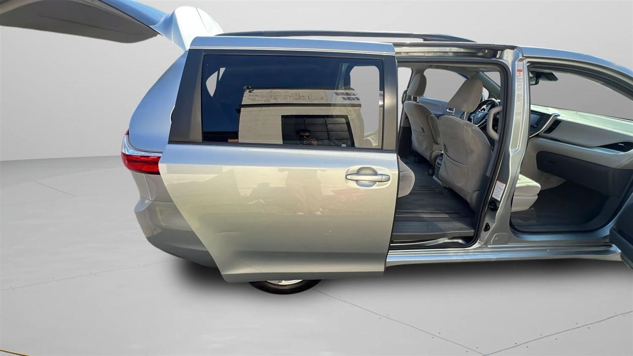 Toyota Sienna LE FWD 8-Passenger (Natl) 2019